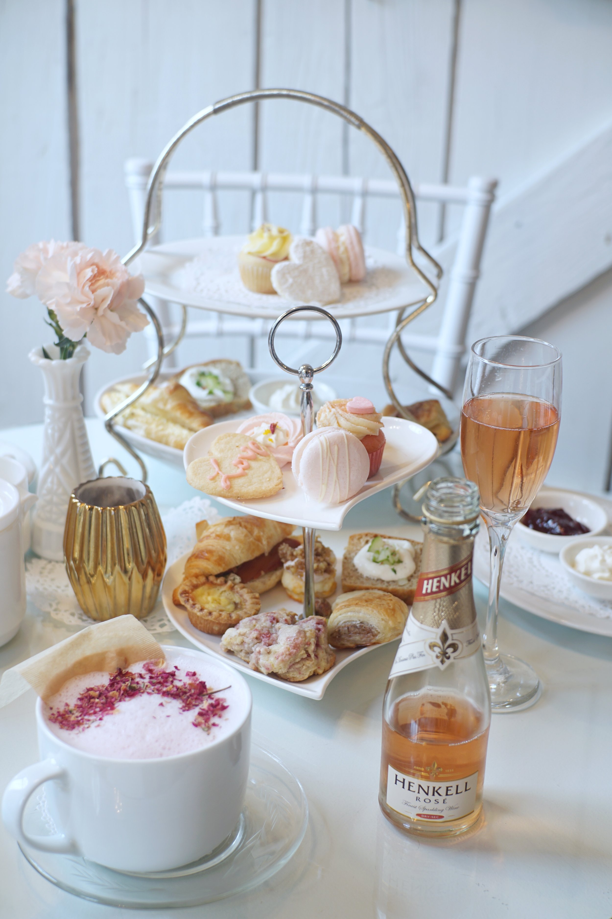 LWH Creme De La Earl Grey &amp; Pretty In Pink Valentine's Day tea set.